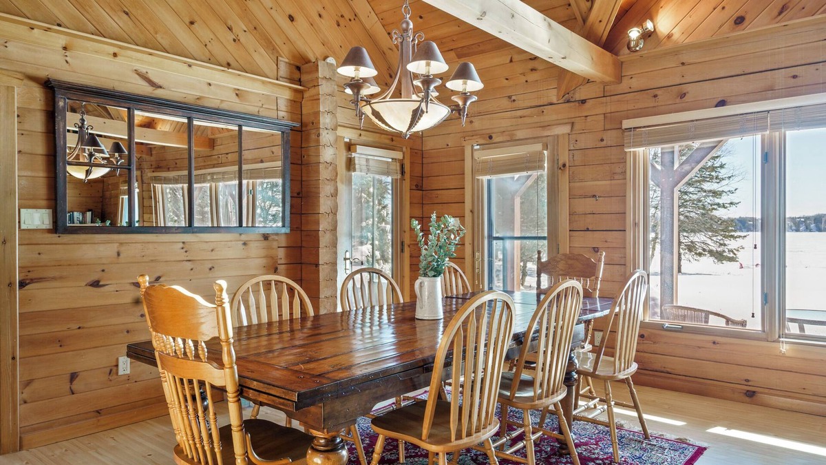 Fenelon Falls Cottage | Lakefront 5 Bdrm Stay | Sauna, Fireplace, Hot Tub