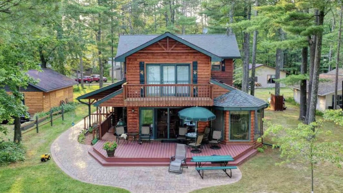 Willard Cabin | Lakefront 5 Bedroom Cabin on Mead Lake