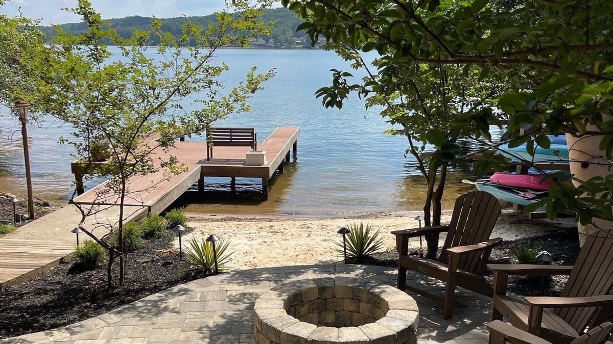 Waleska House | Lakefront 5 BR home nestled on a private cove 1 hr from downtown Atlanta, Ga.