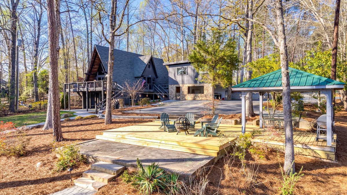 Bowling Green House | Lakefront A-Frame- Family Friendly-Renovated-as seen on the TV show Staycation!