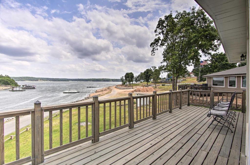 Cleora House | Lakefront Afton Cottage with Deck Walk to Boat Ramp