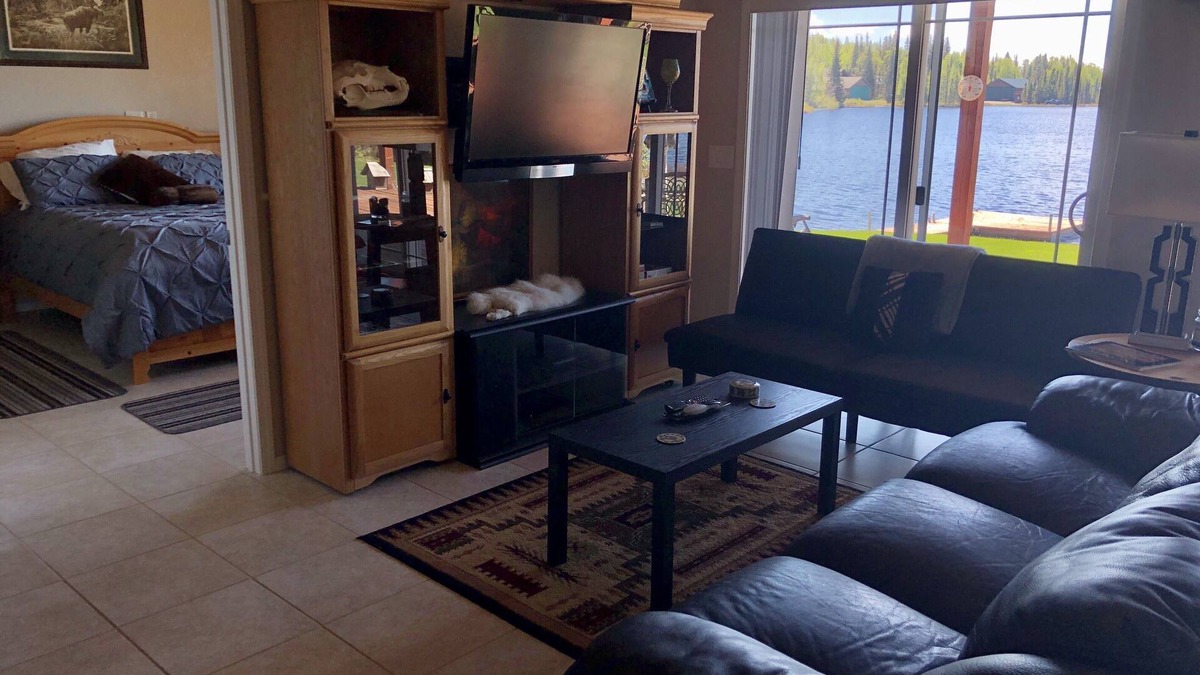 Ridgeway House | Lakefront Alaskan Home - Epic Views, Float Planes, Near Town