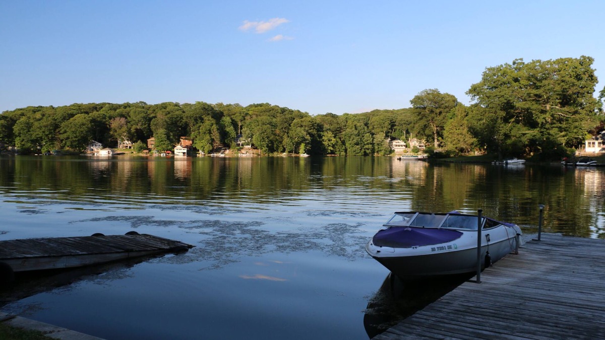 Hopatcong Apartment | Lakefront Apartment with off-street parking