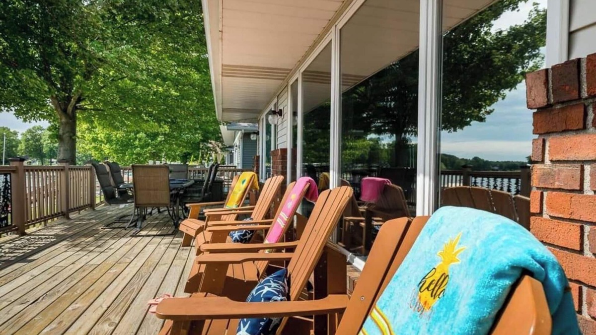 Twin Lake House | Lakefront +Beach | Pontoon Rtl | Hot Tub + Kayaks