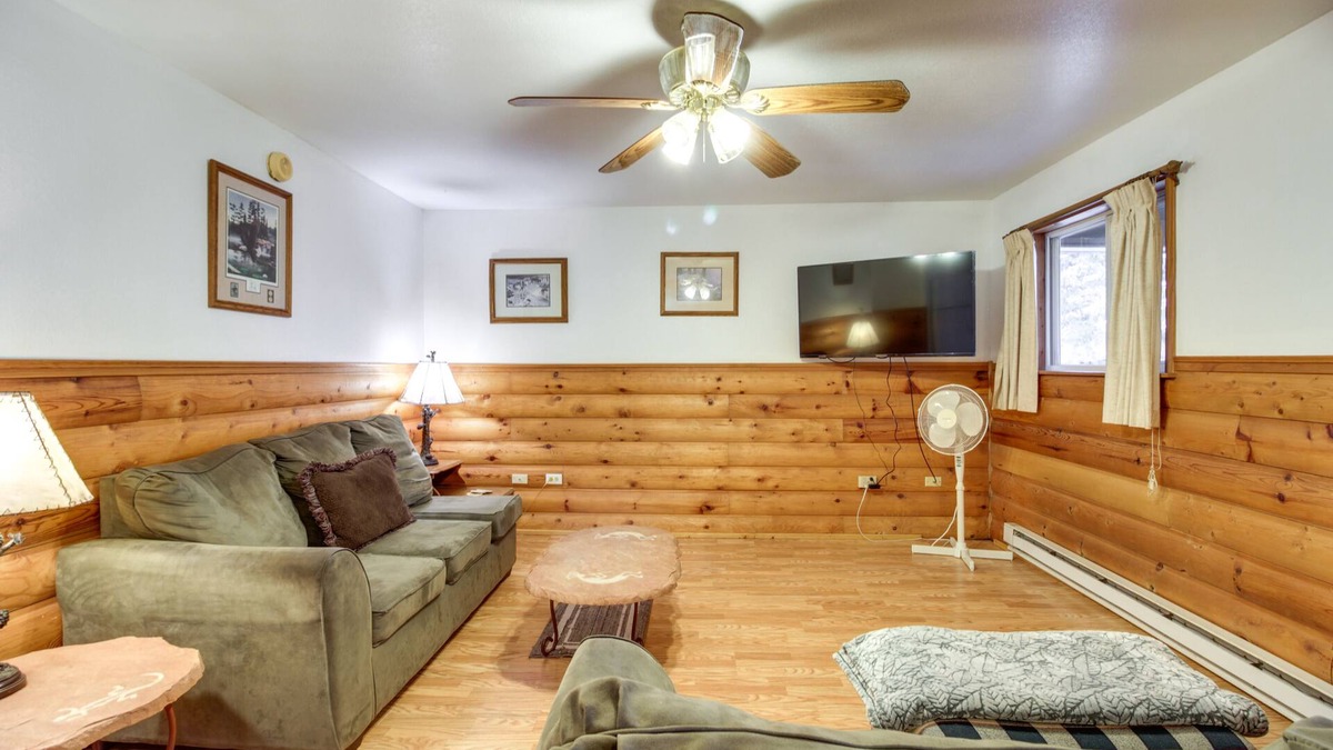 Puposky Cabin | Lakefront Bemidji Getaway w/Community Beach!
