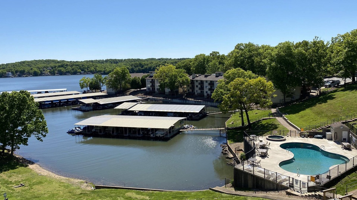 Lake of the Ozarks Condo | Lakefront! Bright & Airy Condo w/2 Pools, 2 Hot Tubs & Dock Access