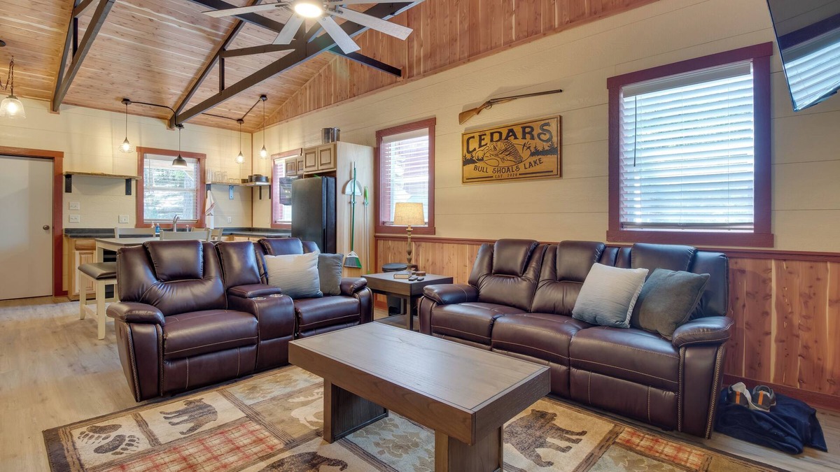 Oakland Cabin | Lakefront Bull Shoals Cabin Rental: Pets Welcome!