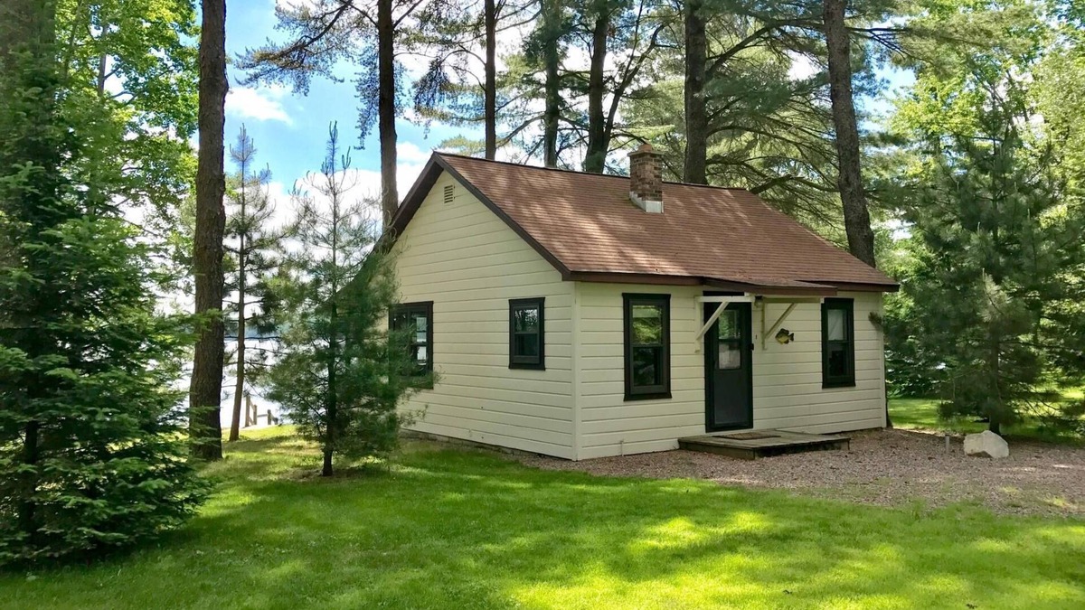 Presque Isle Apartment | Lakefront Cabin #1 The Sunfish