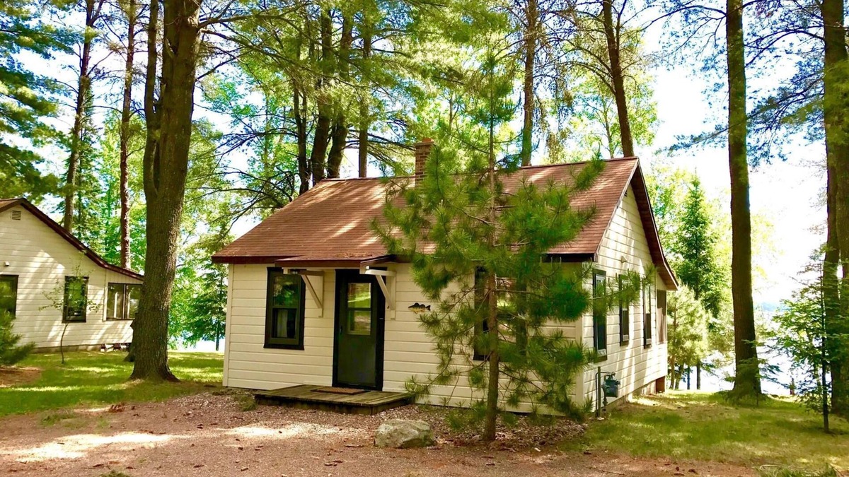 Presque Isle Cottage | Lakefront Cabin #3 The Perch