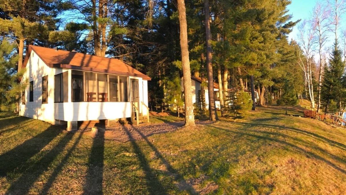 Presque Isle Cottage | Lakefront Cabin #4 The Crappie