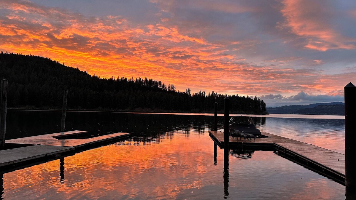 Carey Bay House | Lakefront Cabin in Carey Bay