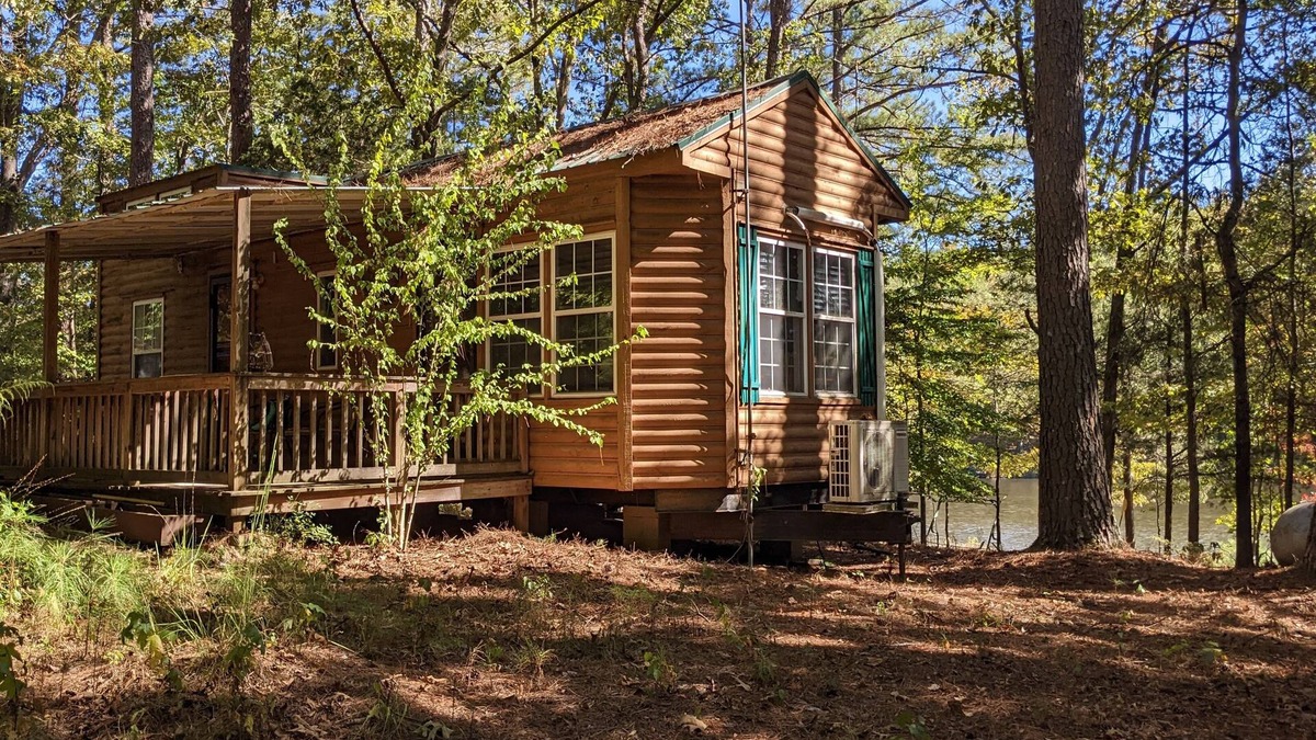 Saulsbury Cabin | Lakefront Cabin in the Forest