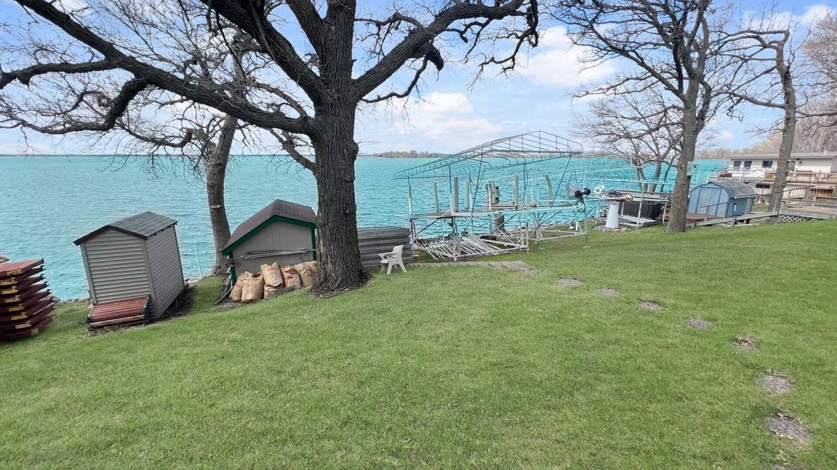 Spirit Lake Villa | Lakefront Cabin on Big Spirit Lake