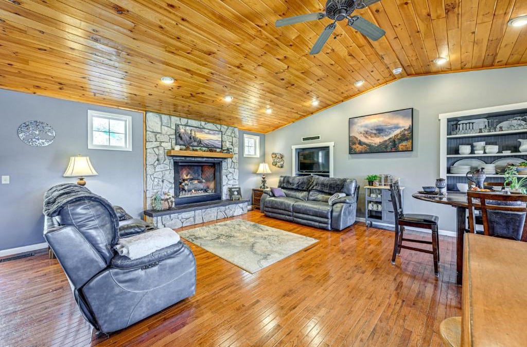 Robbinsville House | Lakefront Cabin Retreat with Dock in Robbinsville!