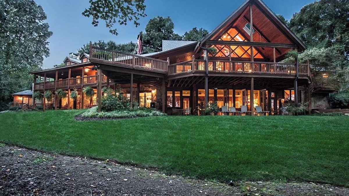 Fair Play House | Lakefront Cabin Retreat. Private Setting. Sleeps 20. Boat Rental