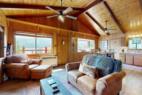 Bayfield House | Lakefront Cabin Retreat (Cabin A)