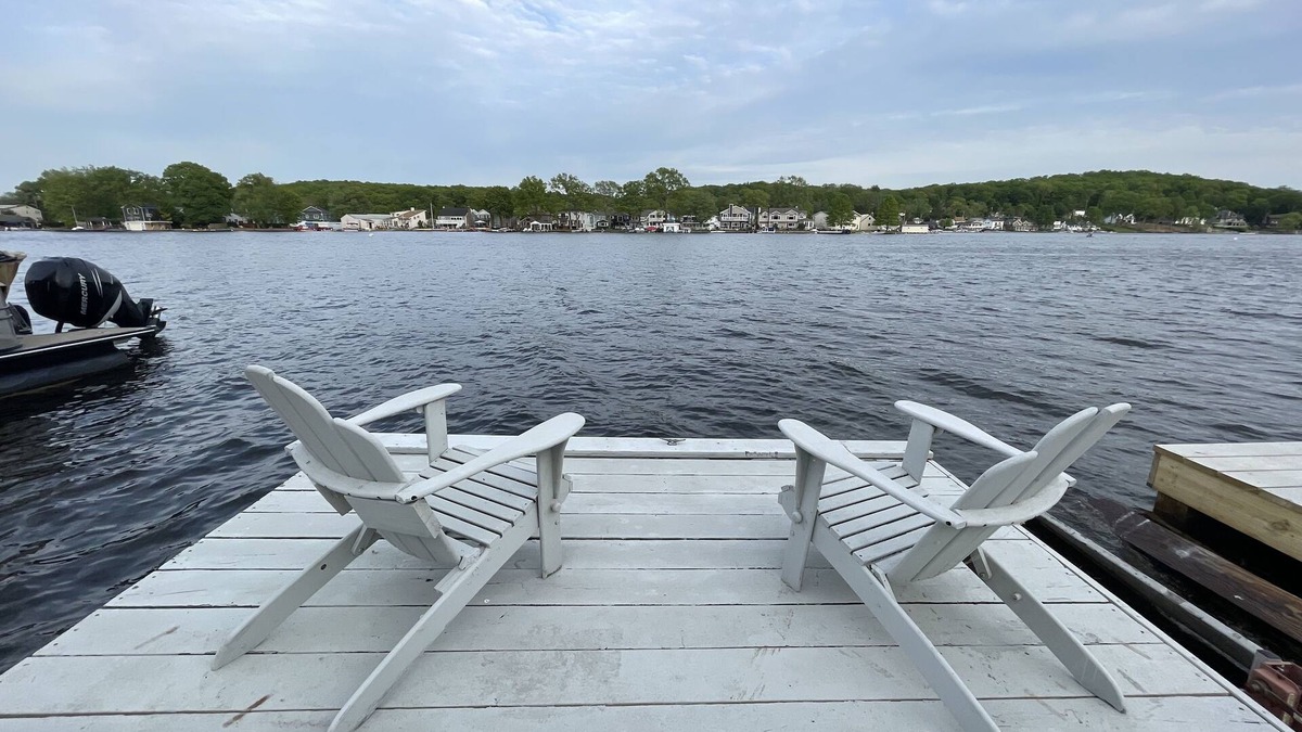 Lake Hopatcong House | Lakefront cabin with dock slip