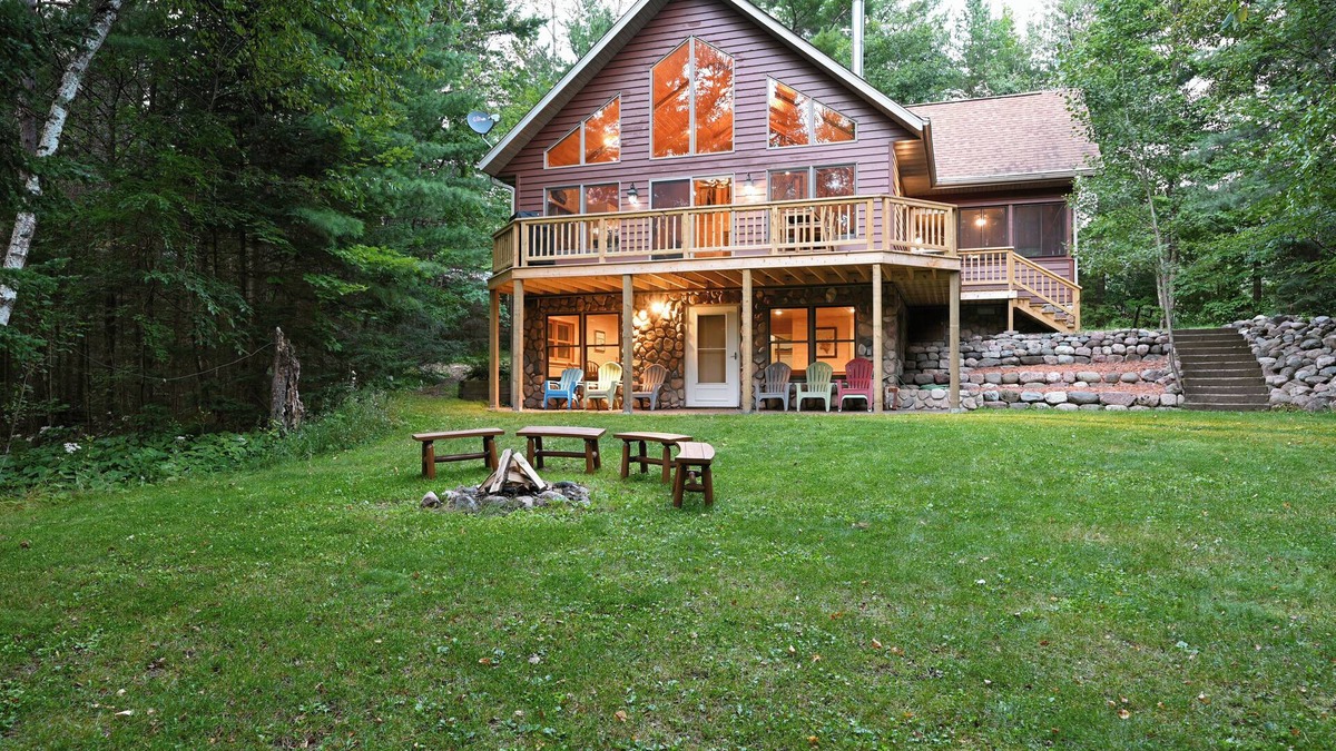 Clam Lake Cabin | Lakefront Cabin w/Pool Table+Waterfall: Northwoods Nostalgia + Modern Amenities