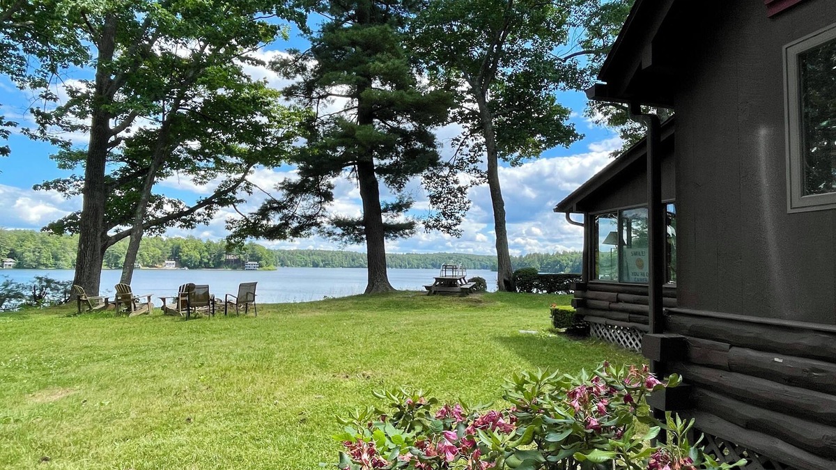 Brookfield Cabin | Lakefront cabins for family and friend gatherings
