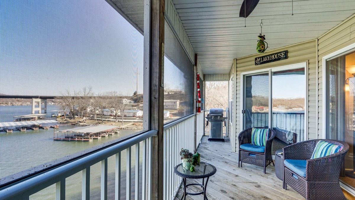 Camdenton Condo | Lakefront Camdenton Condo: Grill & Community Pool