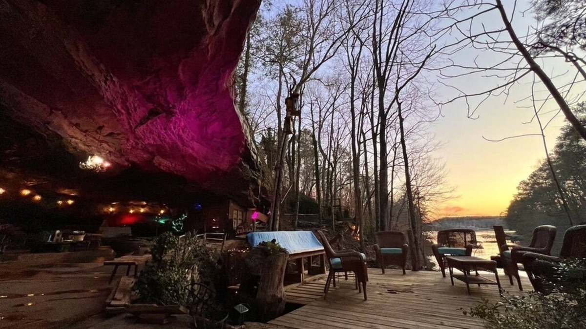 Houston Cabin | Lakefront Cave with Waterfalls,Firepits, and Outside Showers