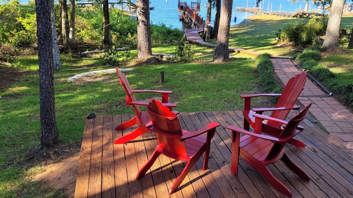 South Toledo Bend Cabin | Lakefront Cedar Cabin-South Toledo Bend-fishing pier,dock-covered parking-pets👌