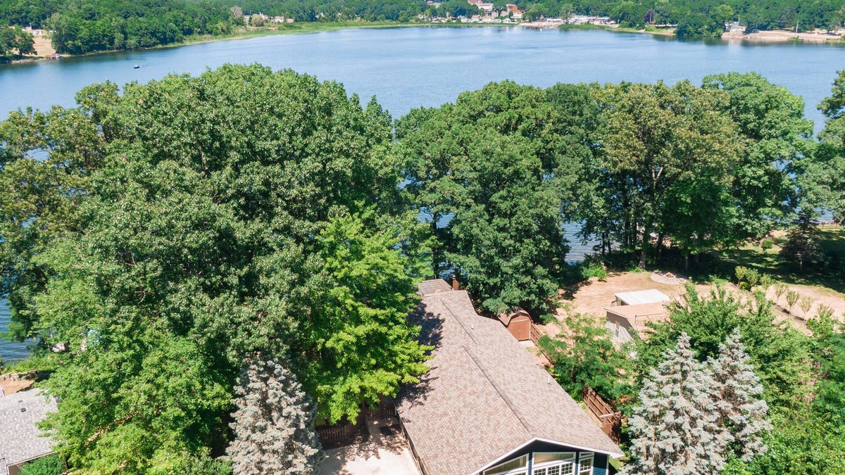 Cassopolis House | Lakefront Cedar Lodge Sandy Beach + Wheelchair Friendly + 47 Wooded Acres!