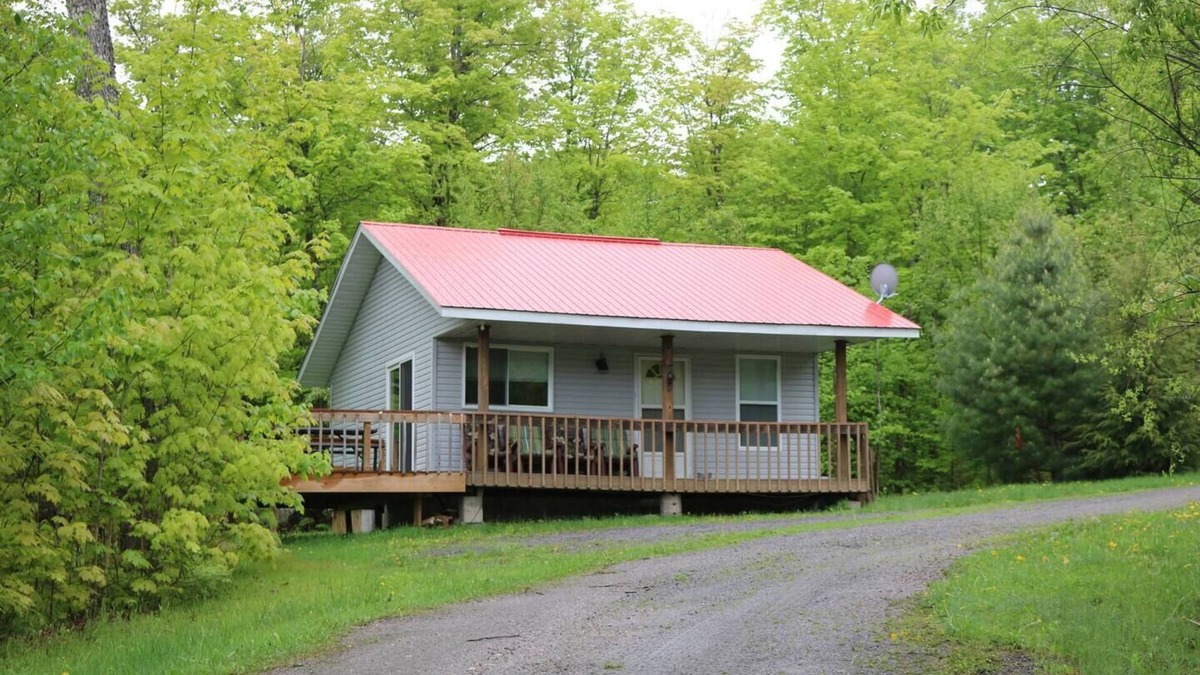 Unorganized Centre Parry Sound Cottage | Lakefront chalet (Bear), 2 bedroom, private beach!