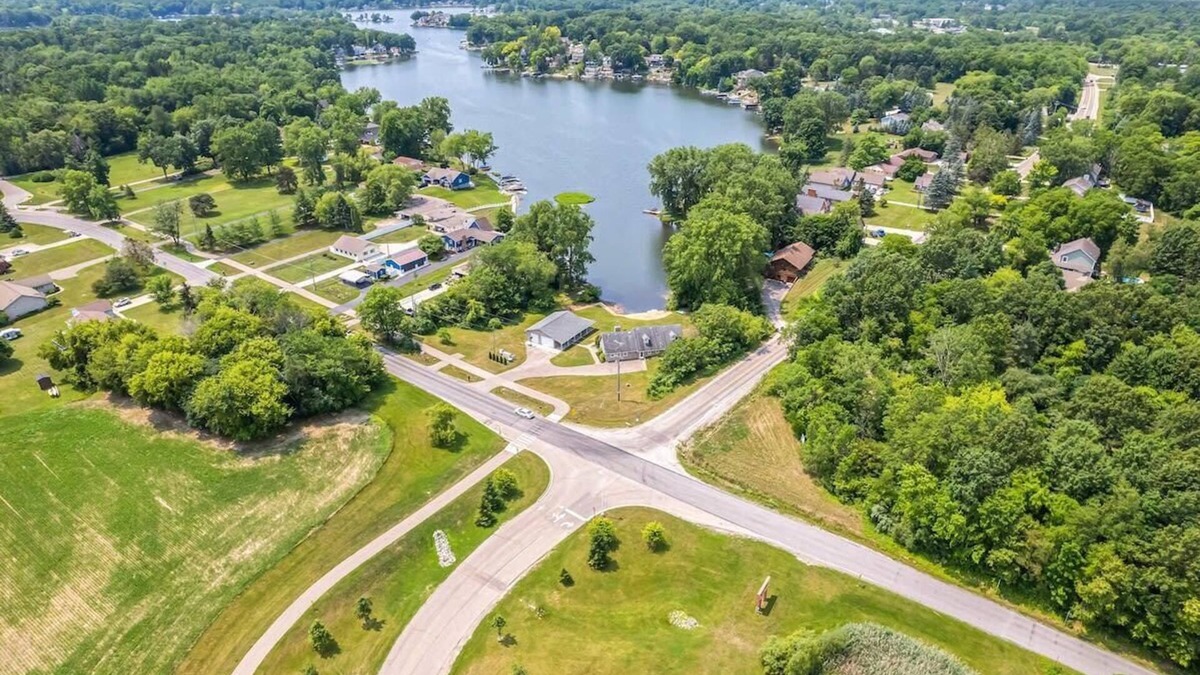 Argentine House | Lakefront Coastal Cove Retreat in Linden!