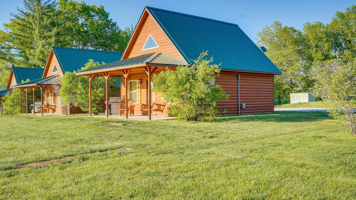 Columbia Cabin | Lakefront Columbia Cabin w/Porch & Shared Dock