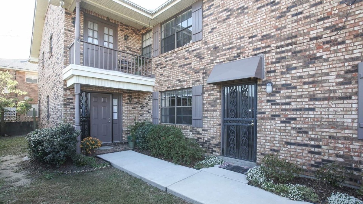 Bucktown Apartment | Lakefront Comfort #2