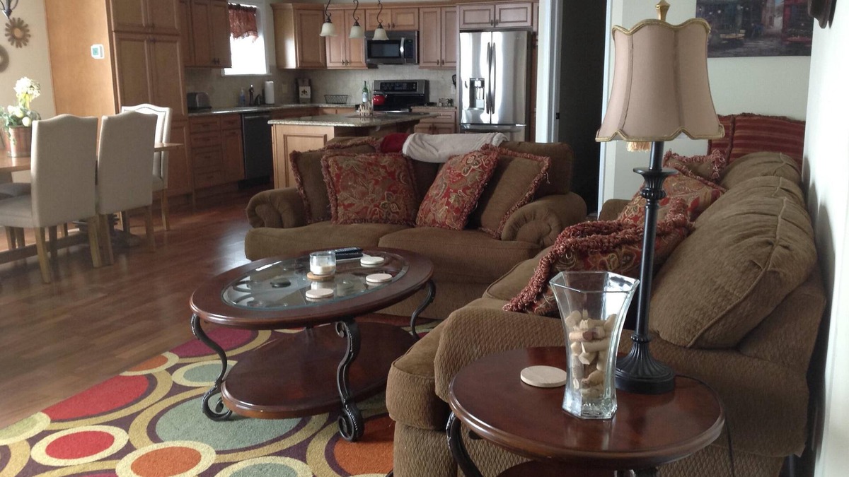 Geneva-on-the-Lake Condo | LAKEFRONT CONDO#111 3BR/2BA-private beach, indoor pool -