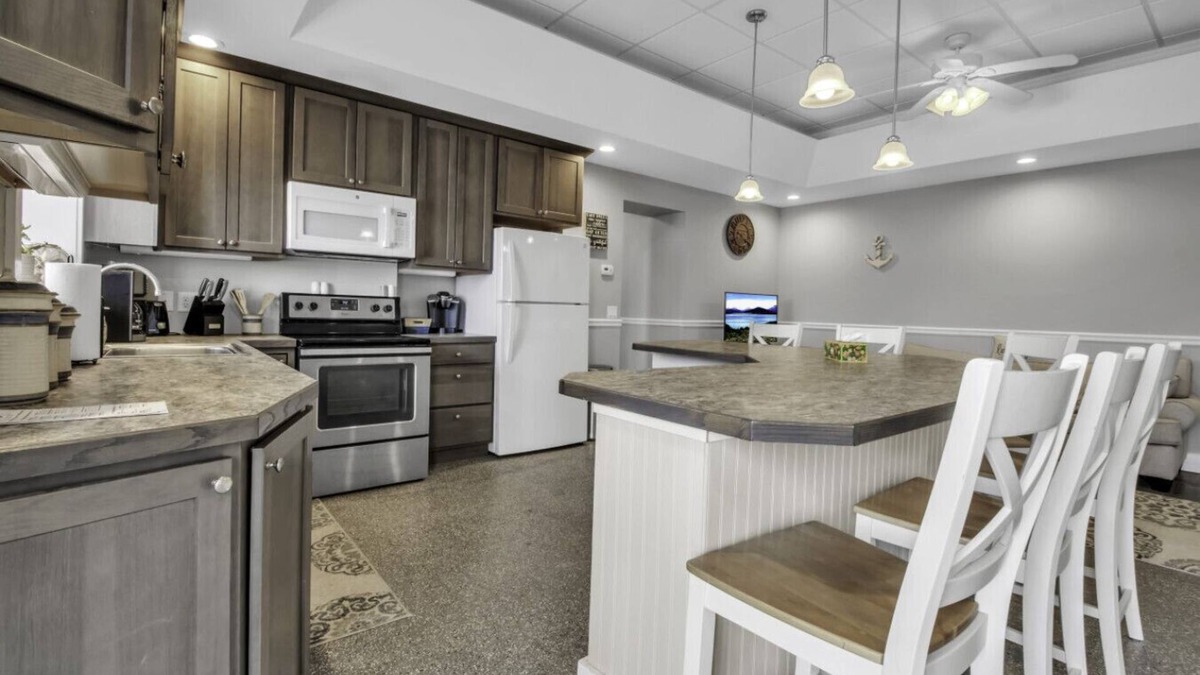 Geneseo Apartment | Lakefront Condo-Apartment D