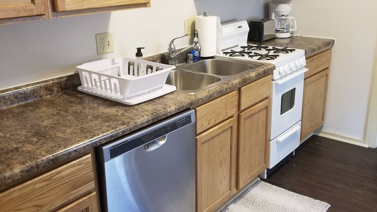 Marquette Condo | Lakefront Condo EXCELLENT LOCATION! With parking/kayak and boat rentals!