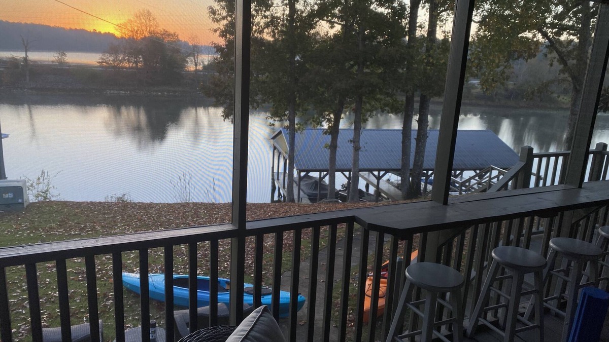 Northport Condo | Lakefront Condo on Lake Tuscaloosa. Perfect for summer fun and football weekends