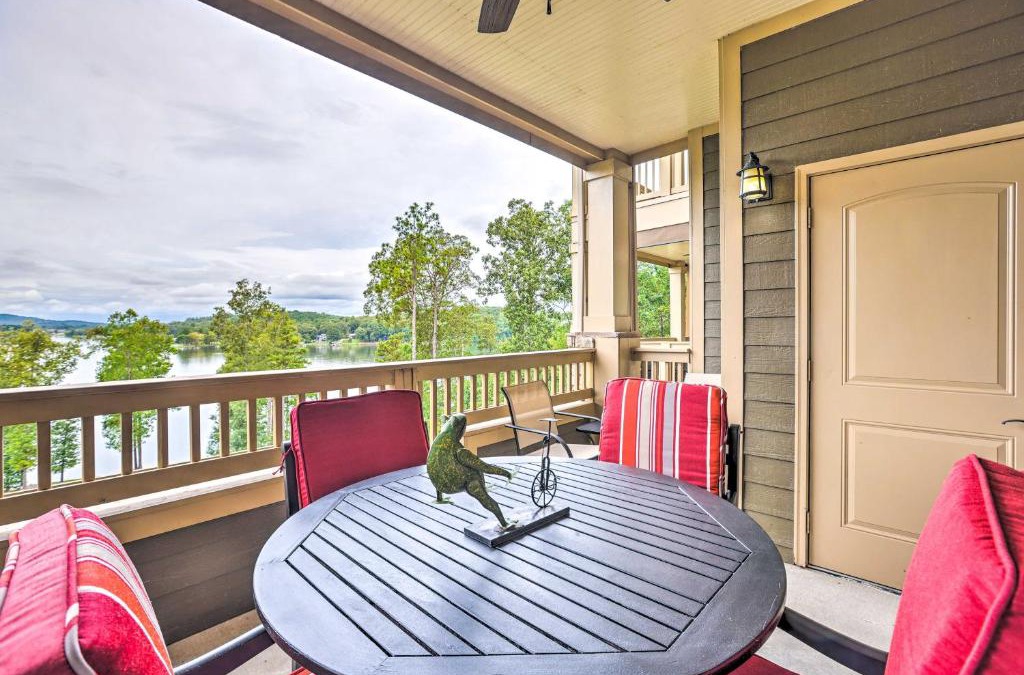 Talladega Apartment | Lakefront Condo with Community Pool and Boat Dock