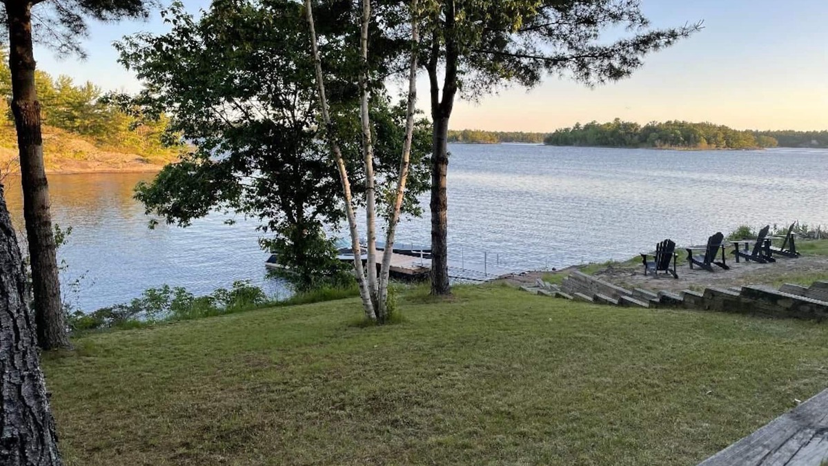 Pointe au Baril Cottage | Lakefront Cottage Parry Sound District, Pointe Au Baril, Archipelago