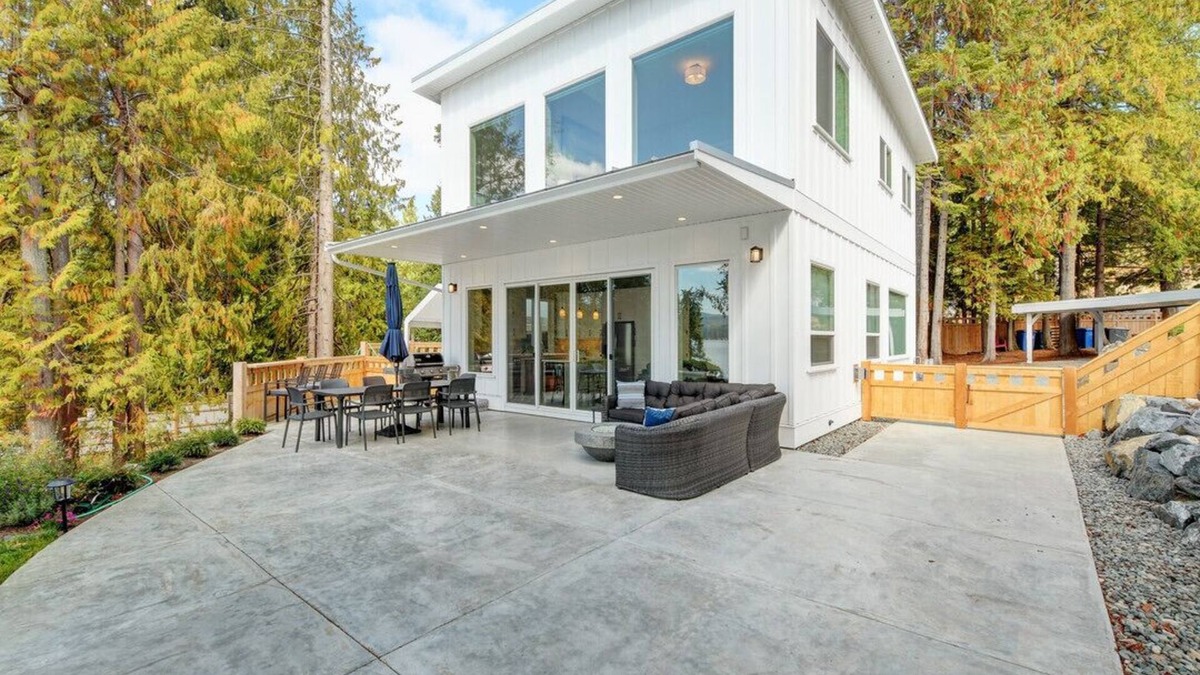 Shawnigan Lake House | Lakefront Cottage on Shawnigan Lake