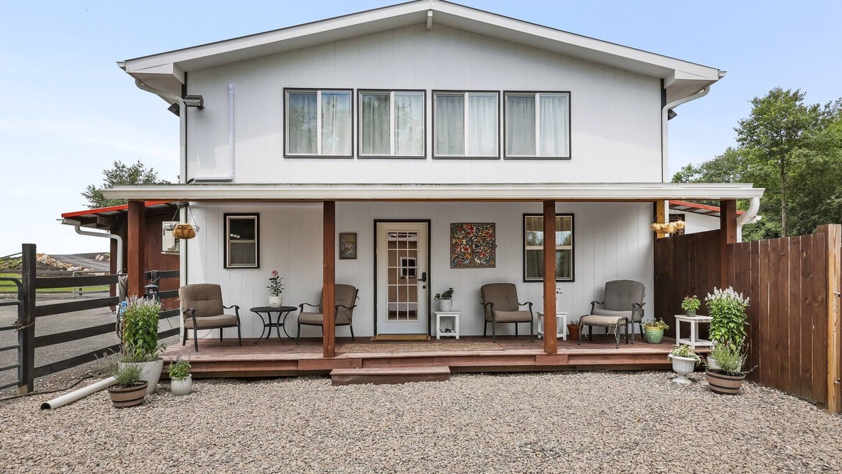Middletown Cottage | Lakefront Cottage 10 min to Legoland Farmstay