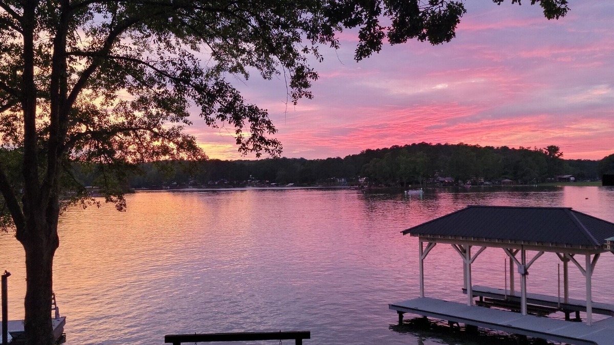 Cropwell House | Lakefront Cottage: 2 Kings, Boat Launch, Swim Dock, Firepit, 3 Patios, Lilypad