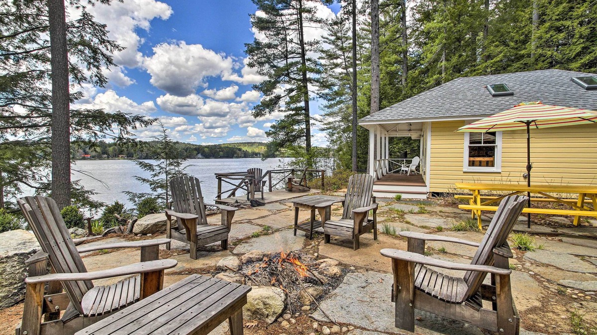 Oxford Cottage | Lakefront Cottage: Boat Dock, Patio & Kayaks!