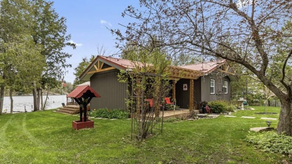 Front of Yonge Ski Chalet | Lakefront cottage