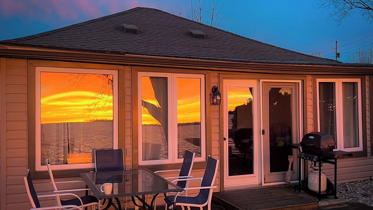 Selkirk Cottage | Lakefront Cottage - Erie Breeze - 3 bedroom, WIFI