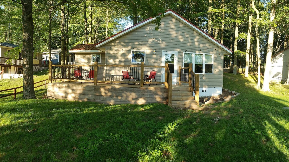 Six Lakes Cottage | Lakefront Cottage Escape Pet Friendly 2-Bedroom
