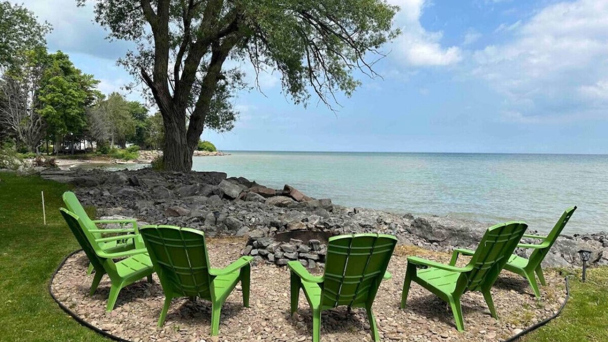 Waterport Cottage | Lakefront Cottage for 6 in Upper State NY