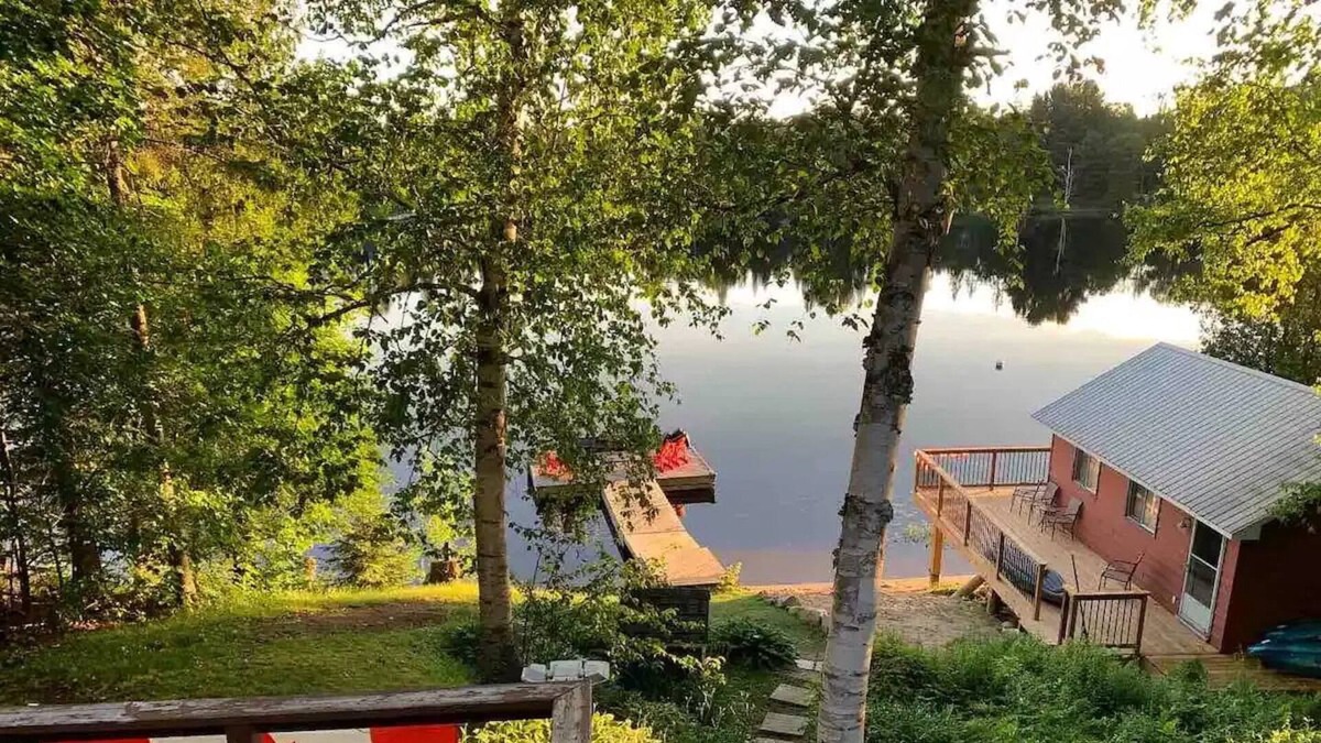 Ahmic Harbour Cottage | Lakefront cottage getaway. Dock by day, fire by night!