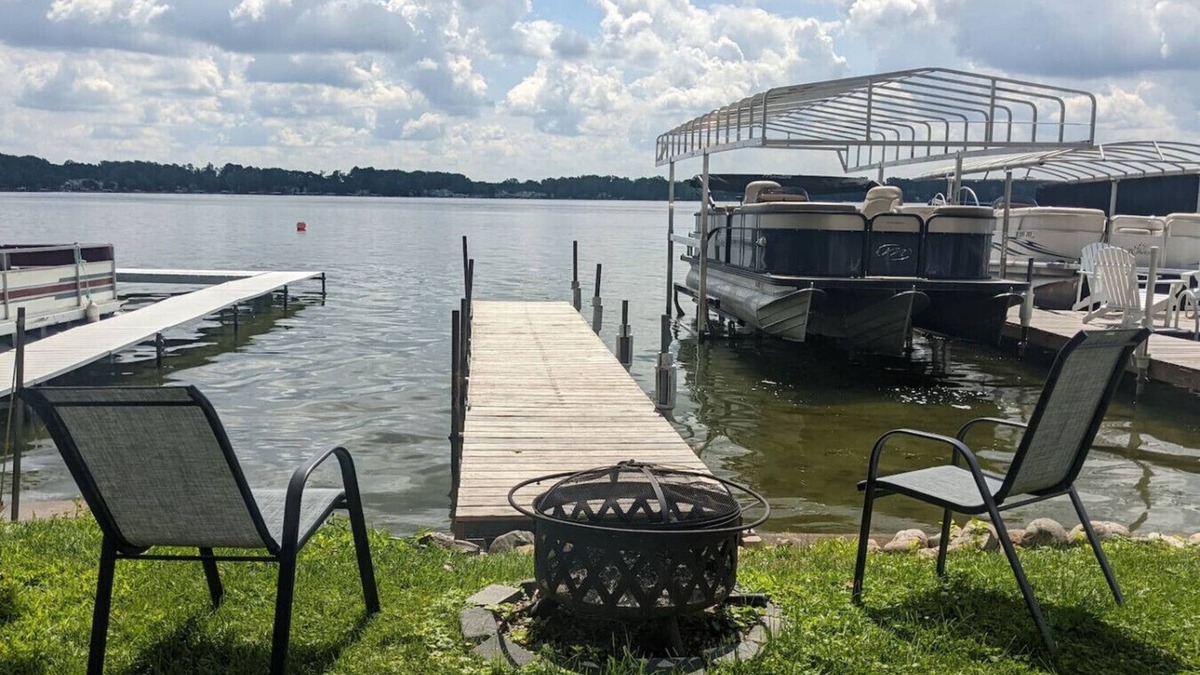Angola Cottage | Lakefront Cottage Getaway on Crooked Lake!