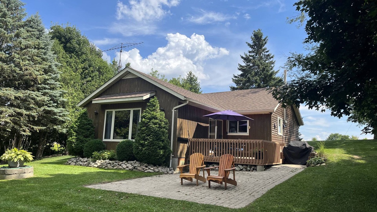 Howick Cottage | Lakefront Cottage in Huron County
