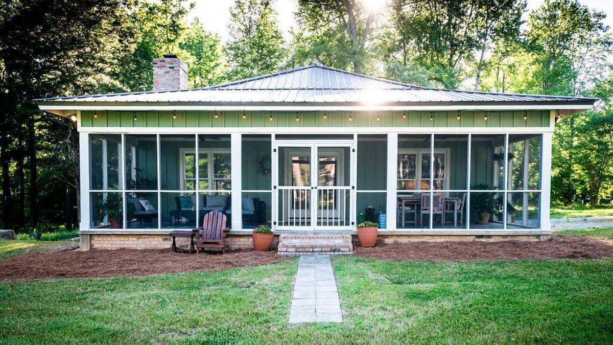 Rolling Wood House | Lakefront Cottage minutes from Oxford