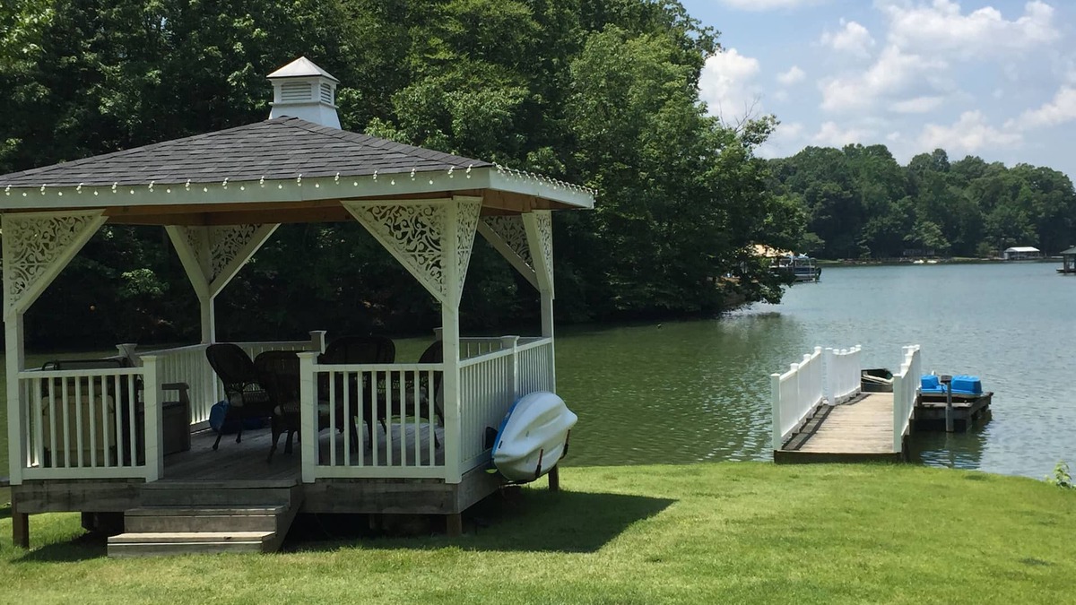 Troutman Cottage | Lakefront Cottage on a Quiet Cove plus Kayaks, Canoe & Pedal Boat